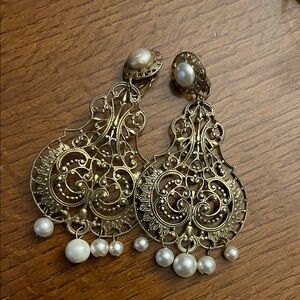 Elegant Gold and Pearl Filigree Earrings